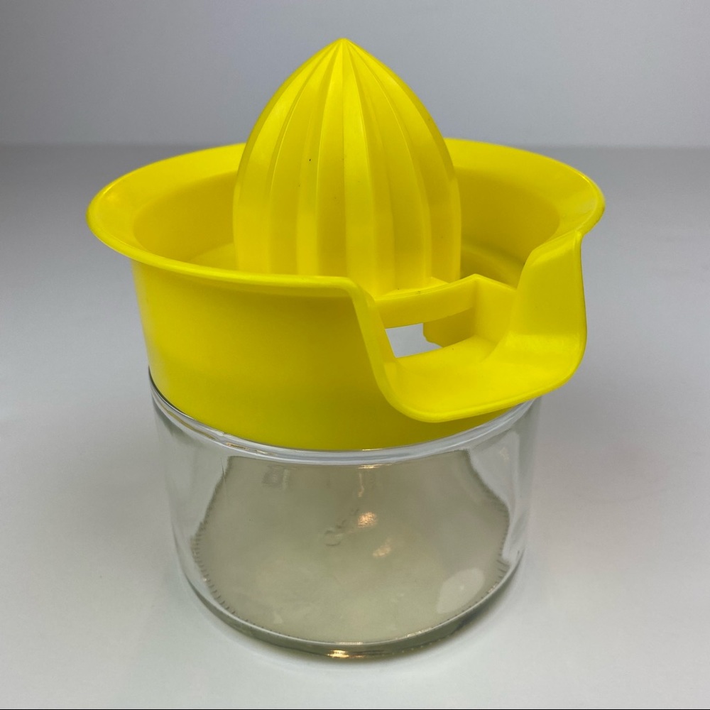 Gemco Juicer Glass Yellow Plastic Fruit Juice Manual Handheld Kitchen Vintage